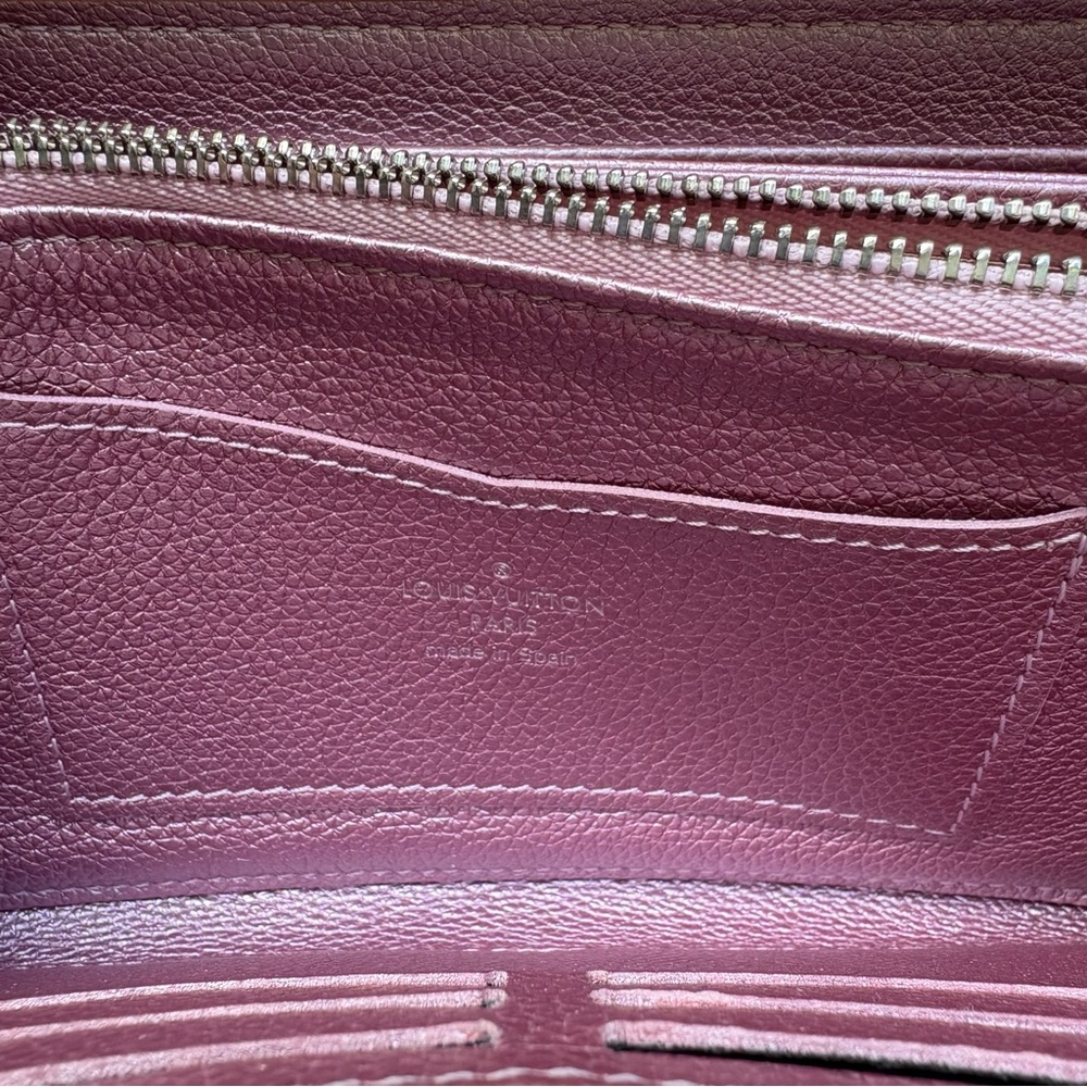 ❌SOLD❌ Louis Vuitton Lock Me Wallet in Crystal Rose Metallic Leather Zippy - Picture 13 of 17